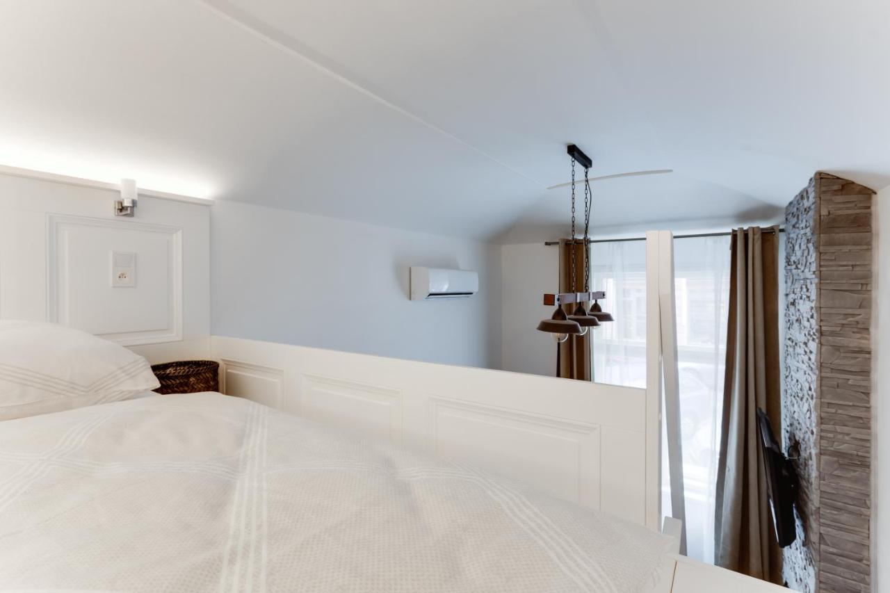 Dream Duplex On Riverside Praha Bagian luar foto