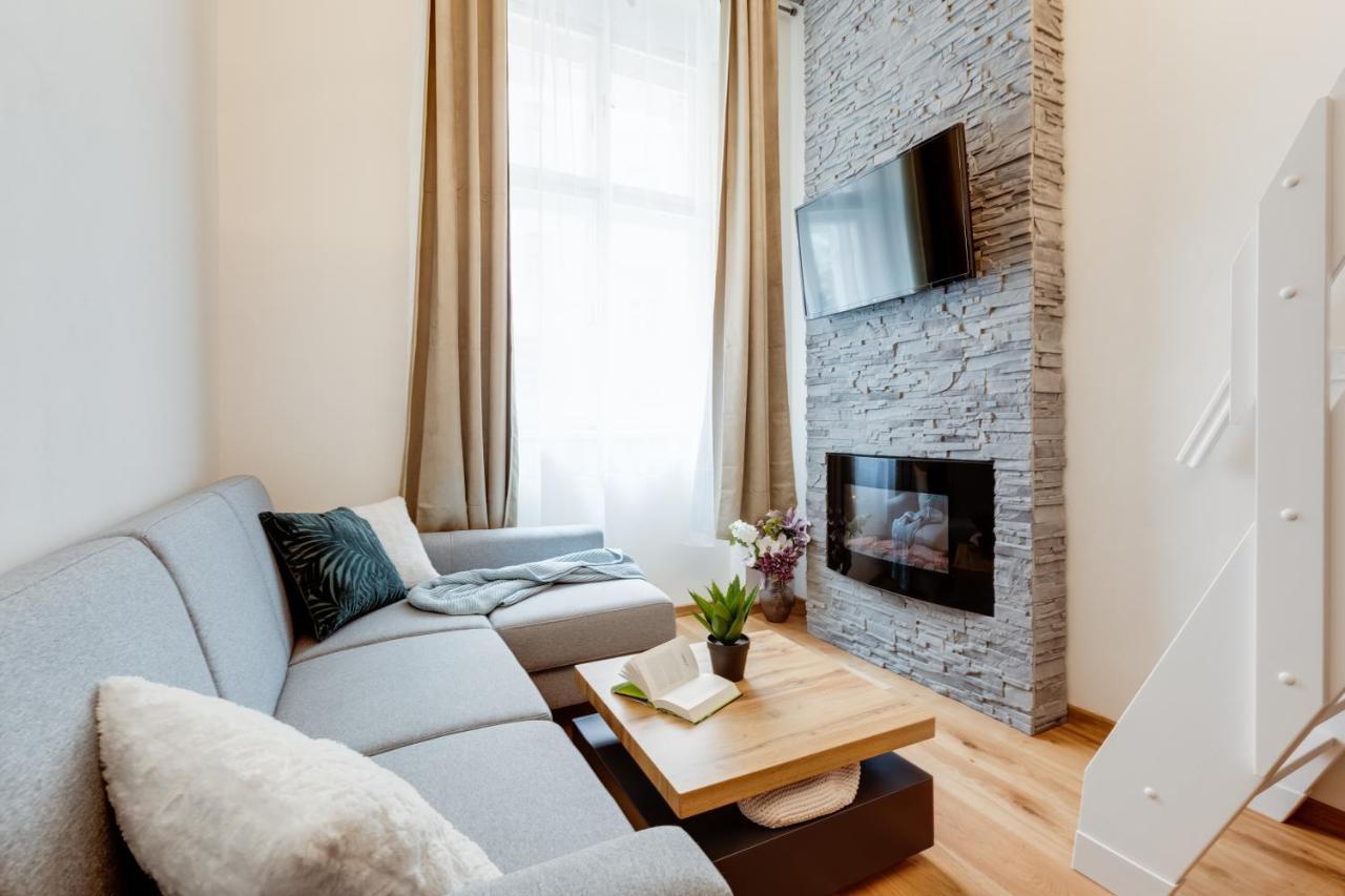 Dream Duplex On Riverside Praha Bagian luar foto