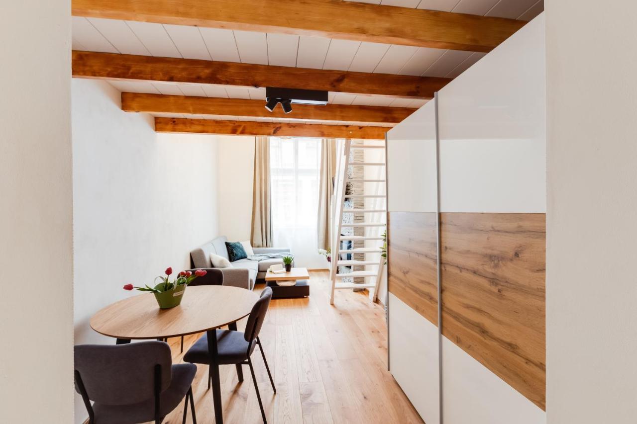 Dream Duplex On Riverside Praha Bagian luar foto