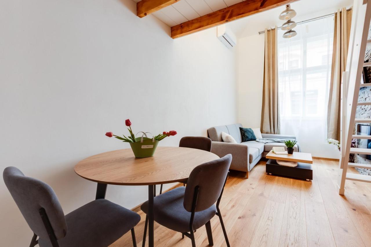 Dream Duplex On Riverside Praha Bagian luar foto