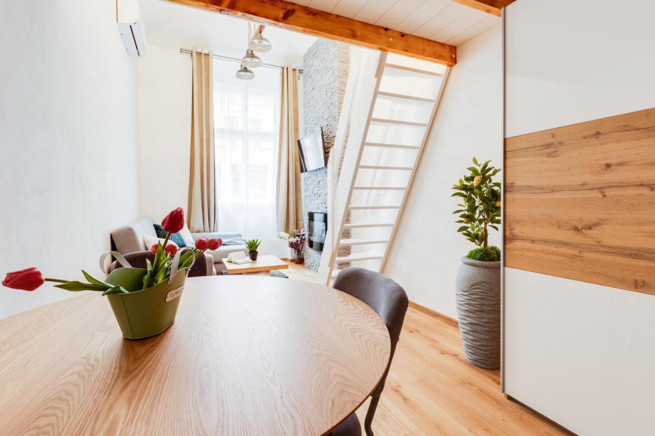 Dream Duplex On Riverside Praha Bagian luar foto